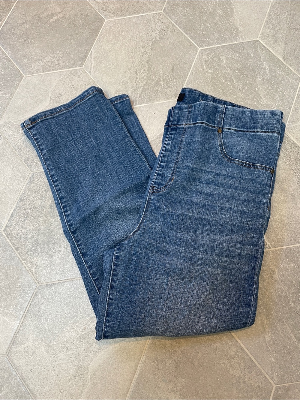 Liverpool Los Angeles Pull-On Cropped Jeans – Medium Blue Denim – Size 14/32